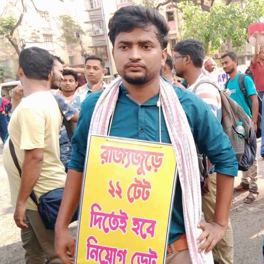 ২২ সালের প্রাথমিকের প্যানেল থেকে বাদ পড়া দু’হাজারেরও বেশি চাকরিপ্রার্থীর নথি যাচাই করবে পর্ষদ