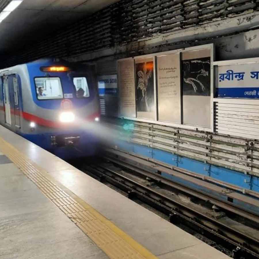 ফের বিভ্রাট, সাময়িক ব্যাহত পরিষেবা! ব্যস্ত সময়ে মেট্রো চলছিল গিরিশ পার্ক থেকে শহিদ ক্ষুদিরাম পর্যন্ত