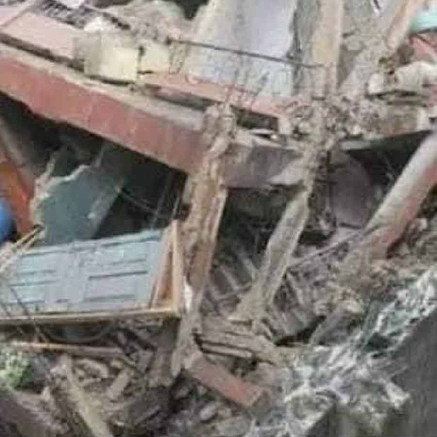 স্কুল চলাকালীন আচমকা হুড়মুড়িয়ে ছাদ ভেঙে পড়ল রাজস্থানে! বহু ছাত্রের মৃত্যুর আশঙ্কা, আহত অনেকে