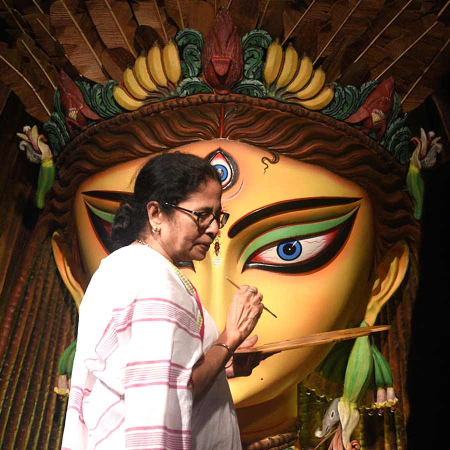 ৩১ জুলাই কলকাতার সব পুজো কমিটিকে নিয়ে বৈঠকে মমতা, বাড়বে কি অনুদানের পরিমাণ? আশায় কর্মকর্তারা
