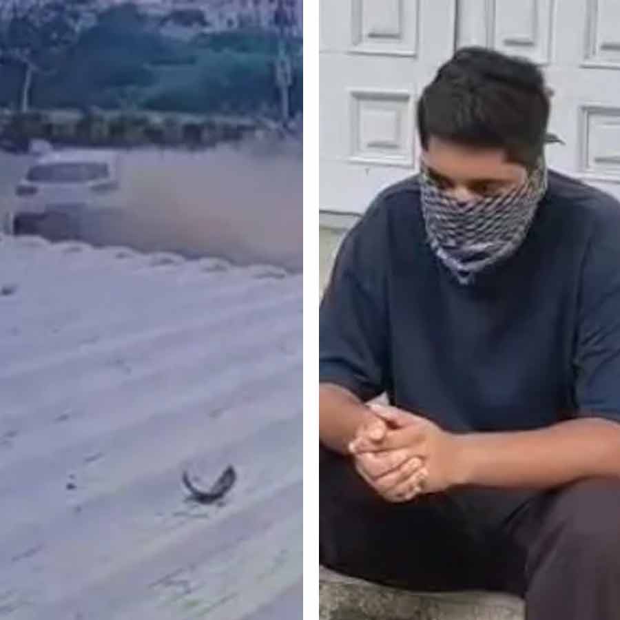বন্ধুর সঙ্গে বাজি ধরে ঘণ্টায় ১৫০ কিমিতে গাড়ি ছোটালেন ভিড় রাস্তায়! গুজরাতে দু’জনকে পিষে দিলেন পুলিশকর্মীর পুত্র