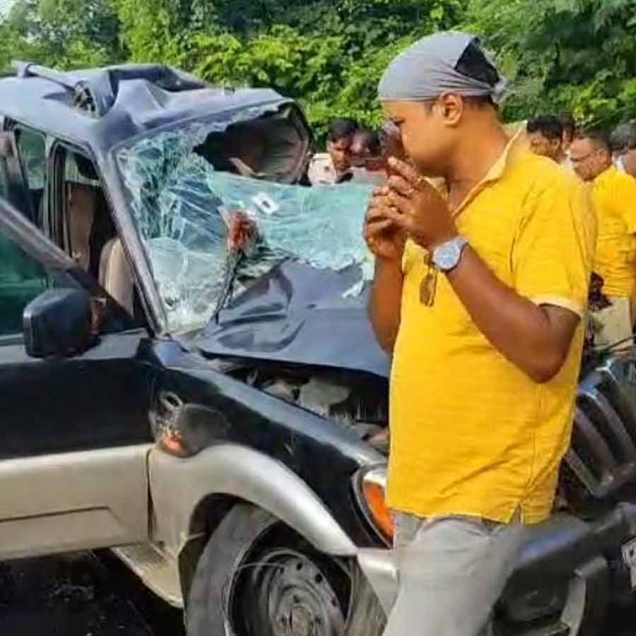 পশ্চিম মেদিনীপুরের বেলদায় ট্রাকের সঙ্গে গাড়ির মুখোমুখি সংঘর্ষ! ঘটনাস্থলেই মৃত্যু চার জনের