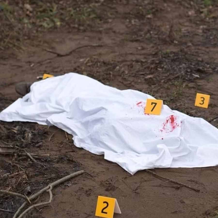 মেয়ের জন্মের ১৫ দিনের মাথায় মা ‘খুন’! মাটি খুঁড়ে উদ্ধার দেহ, স্বামী ও শাশুড়িকে গ্রেফতার করল পুলিশ