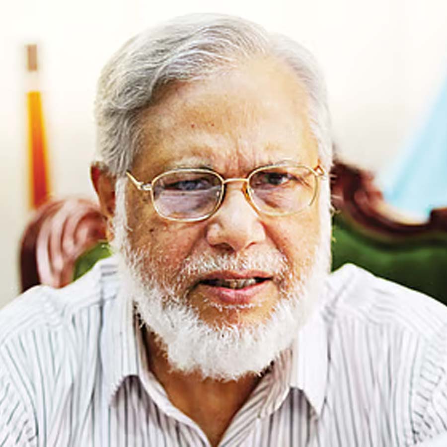 বাংলাদেশে আটক প্রাক্তন প্রধান বিচারপতি! হাসিনার পতনের পর থেকে ছিলেন অন্তরালে, ধানমন্ডি থেকে ধরলেন ঢাকার গোয়েন্দারা
