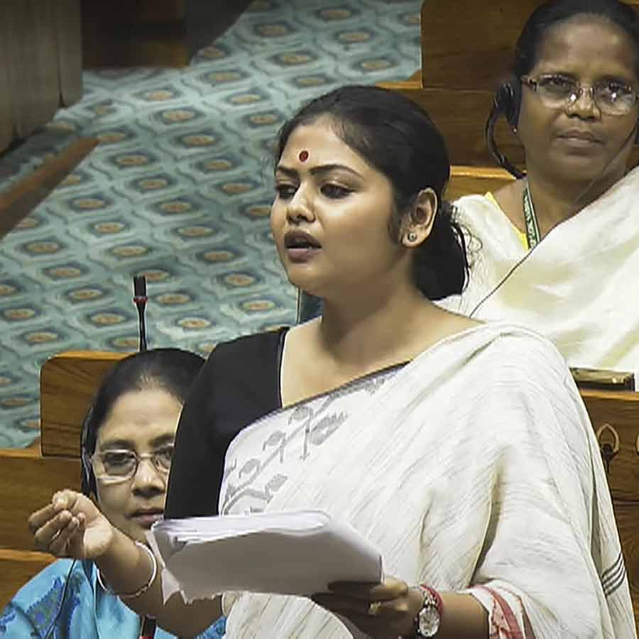 বাংলা ছড়া থেকে উর্দু শায়েরি! সংসদে তিন ভাষায় বক্তৃতা সায়নীর, বললেন, ‘মোদীকে তাঁর জোকার বানিয়ে দিয়েছেন ট্রাম্প’