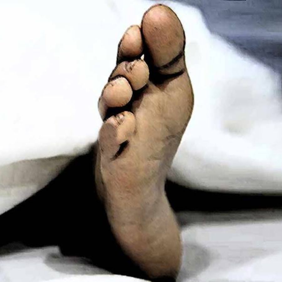ব্যাঙ্কের শৌচাগারে মাথায় গুলি করে আত্মঘাতী ব্যবসায়ী! কাঠগড়ায় তুললেন পুলিশ আধিকারিককে