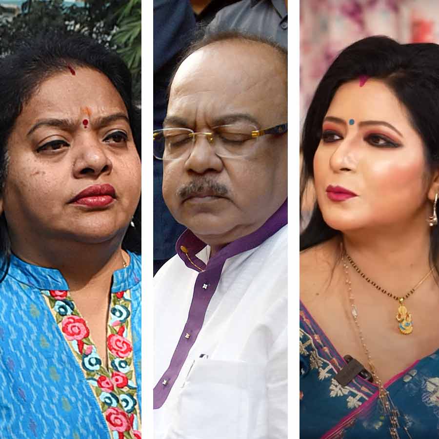 শোভনের বিবাহবিচ্ছেদের মামলা খারিজ, খারিজ রত্নার একত্রবাসের আর্জিও, তবু দু’হাত বাড়িয়ে পুত্র ঋষি বললেন, ‘কামব্যাক পাপা’!