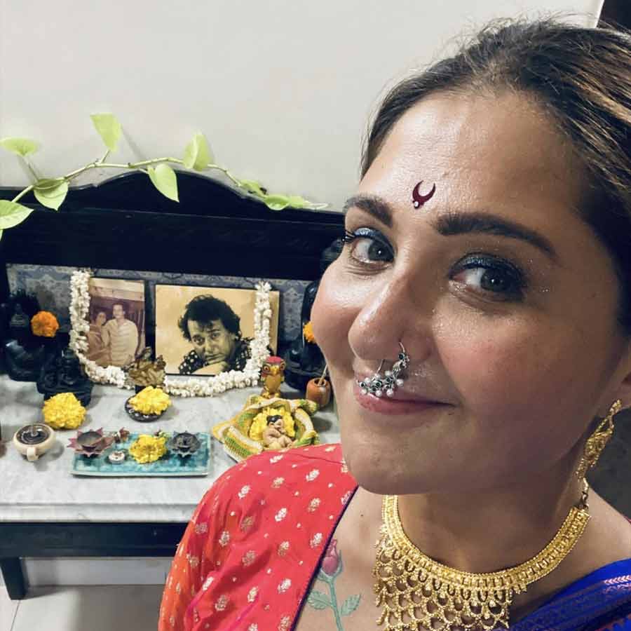‘বাবার একটা ভাল ছবি রাখতে পারোনি!’ তির্যক মন্তব্য স্বস্তিকাকে, ঝাঁজিয়ে উঠলেন অভিনেত্রী