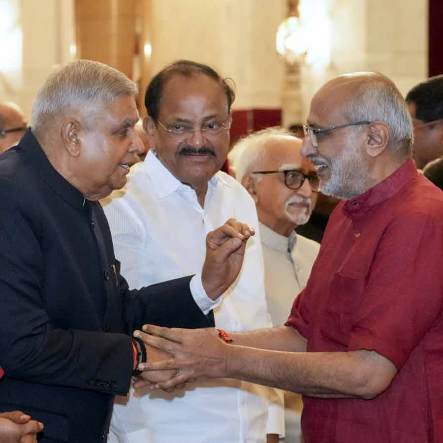 উপরাষ্ট্রপতি পদে শপথ নিলেন রাধাকৃষ্ণন, অনুষ্ঠানে দেখা গেল ধনখড়কেও! রহস্যময় ইস্তফার পর এই প্রথম এলেন প্রকাশ্যে