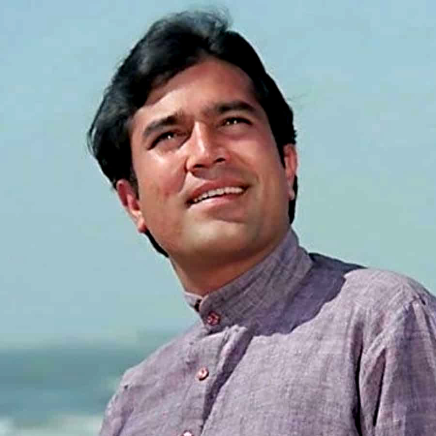 সেটে ‘মজা করে’ নায়িকাকে অশালীন স্পর্শ, একাধিক পরকীয়া! রাজেশ খন্নার বিরুদ্ধে ওঠে শারীরিক হেনস্থার অভিযোগও
